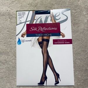 Hanes Silk Perfection Thigh high pantyhose sheer toe size AB Q00720 Jet